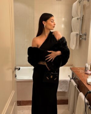 Lufy Instagram - une nouvelle année de fous rires qui commence 🖤 happy 2025 from us to you ✨