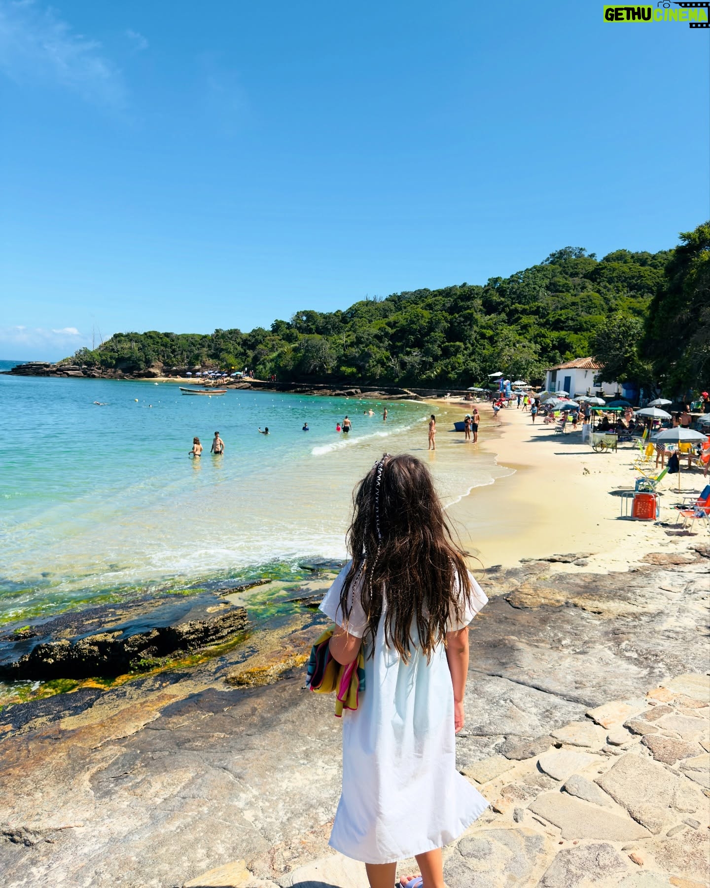 Luz Valdivieso - 5.5K Likes - 🏖️☀️ ❤️ Qué lindo es compartir estos días juntos. Mis hijos y mi papá disfrutando.
Qué mejor Navidad!?
Patitas chuecas mi guagua!! 🥰 En el video final..
#maríadelosrayos
#marcialdelostruenos
#lucíadepanguipulli