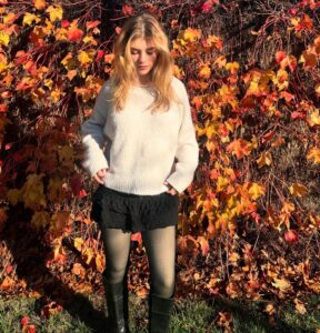 Actress Lyliana Wray HD Photos and Wallpapers January 2025