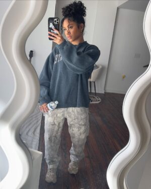 MK xyz Instagram - Photo dump 🍒🍒 

1. Yesterdays dad fit
2. Post- WNBA shoot
3. LIFESTYLE- non negotiable
4. 🫢🤫🤫
5.Golden kiwi (low fodmap)
6. Meal preppa steppa
7. Some of yall need these when i come round’
8. Deep subconscious itch was scratched. Core mem.
9. I was mad sick and this was sweet.
10. J’s HAIR goes crazyyyyy 🤫🚀