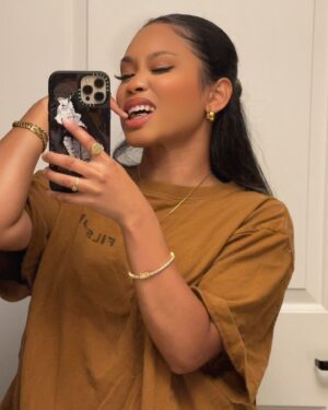 MK xyz Instagram - All gold everything baby 🥂