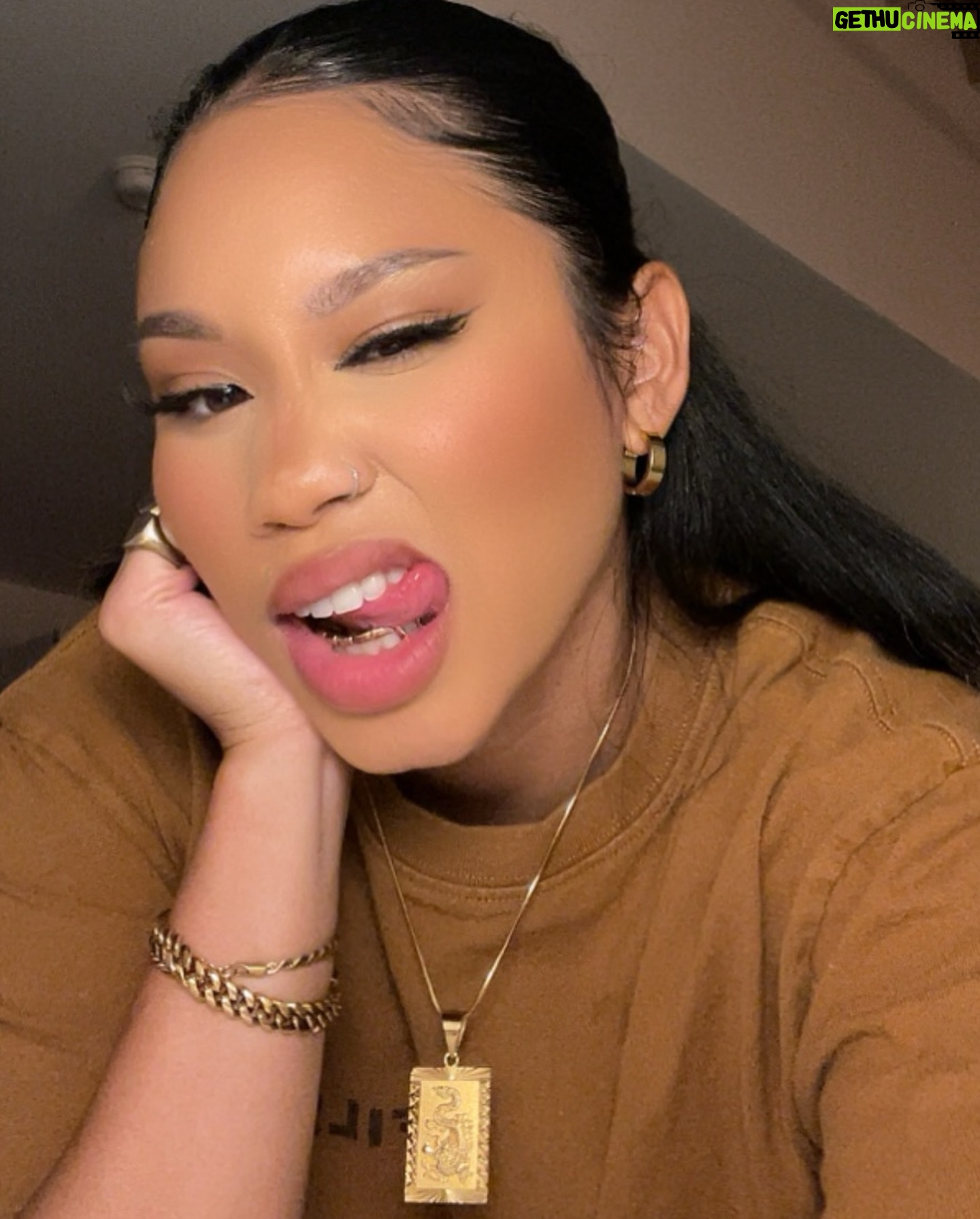 MK xyz - 5.9K Likes - All gold everything baby 🥂