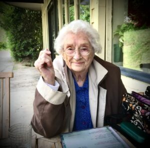 Magda Szubanski Instagram - Mum would have been 100 today. Miss you so much Mum. Love you always. 🩷🩷🩷🩷
