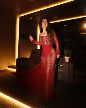 Maguy Bou Ghosn Instagram - It’s the awards season! 🌻🌟

أفضل ممثلة لبنانية ٢٠٢٤ عن مسلسل #ع_أمل من الموريكس دور ♥️

Custom made dress by @ramikadi 
Jewelry @himojewelry 
Hair @michel_layoun 
Make up @danikamelmakeup 
Photography @mk.visionn