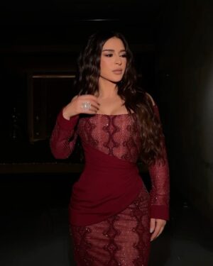 Maguy Bou Ghosn Instagram - It’s the awards season! 🌻🌟

أفضل ممثلة لبنانية ٢٠٢٤ عن مسلسل #ع_أمل من الموريكس دور ♥️

Custom made dress by @ramikadi 
Jewelry @himojewelry 
Hair @michel_layoun 
Make up @danikamelmakeup 
Photography @mk.visionn