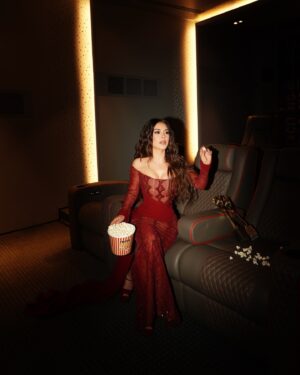 Maguy Bou Ghosn Instagram - It’s the awards season! 🌻🌟

أفضل ممثلة لبنانية ٢٠٢٤ عن مسلسل #ع_أمل من الموريكس دور ♥️

Custom made dress by @ramikadi 
Jewelry @himojewelry 
Hair @michel_layoun 
Make up @danikamelmakeup 
Photography @mk.visionn