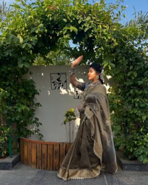 Mahalakshmi Shankar Instagram - The saree from @raagaclothing features a rich golden sheen, giving it a luxurious and festive appeal.The intricate lace border adds a delicate touch of sophistication.This tissue fabric  have a soft and smooth texture, enhancing its overall grandeur which is Perfect for traditional events, weddings, or special occasions.

The layered necklace with emerald-green and white stones from @chennai_jazz stands out beautifully, complementing the golden saree. The choker necklace with pearls adds a regal touch, making the ensemble more opulent. Matching earrings and bangles tie the whole look together seamlessly. The jewelry enhances the ethnic appeal and highlights the overall attire.

Blouse designed and stitched by @lakshmi_lv14