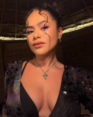 Maisa Silva Instagram - 🛟”tem que ter borogodó” de todo ano 🛟

@reveillon.amore @carvalheira @wemakeideas
