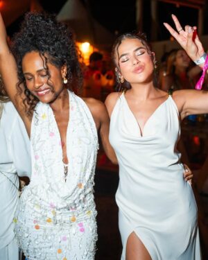 Maisa Silva Instagram - Bem vindo 2025! 
Começando mais um ano aqui, @reveillon.amore rodeada de amor e de pessoas especiais! 🥂🤍✨️