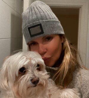 Makoke Instagram - Mi pequeño Rin Rin, hace 1 año que te fuiste,pero créeme sigues en nuestros corazones, casi todos los recuerdos de nuestras vidas estás ahí, siempre con nosotros, te echo de menos pequeño gruñón, Te quiero y siempre te querré 🤍🤍