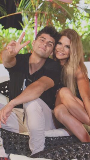 Makoke Instagram - Hoy hace 31 años que conocí lo que era el amor incondicional, solo puedo darte las gracias por hacerme tan feliz, orgullosa de ti y de la familia que has creado, no te puedo querer más. FELICIDADES MI VIDA 🤍🤍🎂🎂 @javier_tudela14