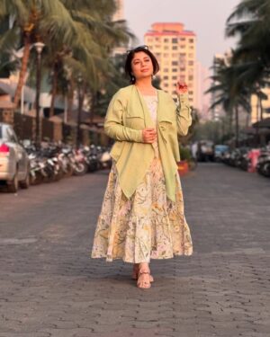 Malini Kapoor Instagram - Glowing ☀️💃
In @houseofsurkh 
.
.
.
#insta #instagood #instafashion #dress #mystyle #houseofsurkh #sustainablefashion