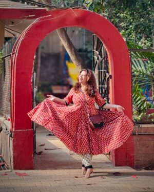 Malini Kapoor Instagram - 🦋 mood 

Wearing @bunaai ❤️
Sling @zoukonline 
.
.
.
.
#myfav #indianwear #indianfashion #mood #happy