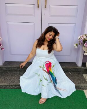 Malini Kapoor Instagram - Hello Friday 💃
.
.
.
Wearing @houseofmaithili 
At @blabberallday 
.
.
.
#instagood #instafashion #malinikapoor