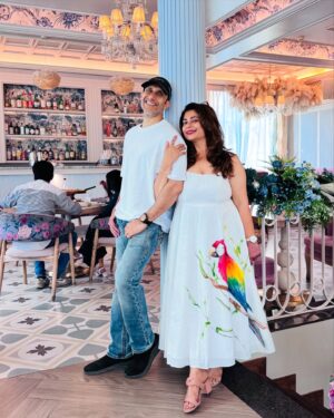 Malini Kapoor Instagram - ❤️💙❤️

Location @blabberallday 
Wearing @houseofmaithili 
.
.
.
#instagood #instalike #instalove #couple #couplegoals #lunch #date #husbandwife #