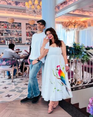 Malini Kapoor Instagram - ❤️💙❤️

Location @blabberallday 
Wearing @houseofmaithili 
.
.
.
#instagood #instalike #instalove #couple #couplegoals #lunch #date #husbandwife #