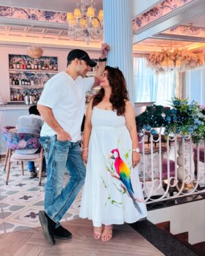 Malini Kapoor Instagram - ❤️💙❤️

Location @blabberallday 
Wearing @houseofmaithili 
.
.
.
#instagood #instalike #instalove #couple #couplegoals #lunch #date #husbandwife #