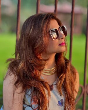 Malini Kapoor Instagram - 😎💃 

Glares @macv.in 
Wearing @houseofsurkh 

📸 @ajaysharma_act 😎
.
.
.
.
#photography #byhubby #style #styleinspiration #stylefashion #goggles #sunglasses #shoponlline #shoplocal #swag