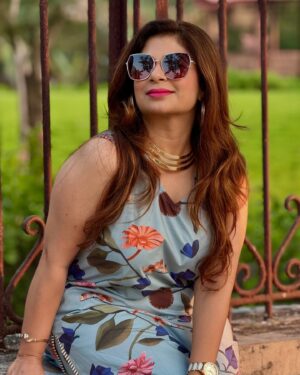 Malini Kapoor Instagram - 😎💃 

Glares @macv.in 
Wearing @houseofsurkh 

📸 @ajaysharma_act 😎
.
.
.
.
#photography #byhubby #style #styleinspiration #stylefashion #goggles #sunglasses #shoponlline #shoplocal #swag