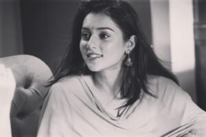 Mallika Singh Instagram - Jo khatm kisi jagah yeh aisa silsila nahi….🖤