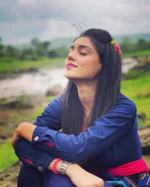 Mallika Singh Instagram - Mat uljho na bandho khud ko is duniya ke dharmo mai
  Tum banaavat ho us paramisher ki
Bas paayo khud ko unki rehmato mai ❤️