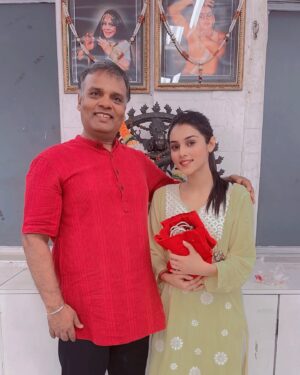 Mallika Singh Instagram - So happy to welcome back my student @mallika_singh_official_ . A very talented young actor who played Radha on the popular TV show Radhakrishn and an even more promising student. May you soar high in everything you endeavour to do. My blessings are with you .
