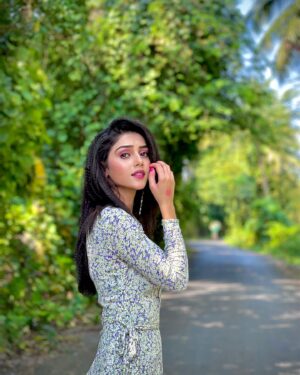 Mallika Singh Instagram - The heart that feels so whole in this green noon✨
 📸 @shabi_1nstagram