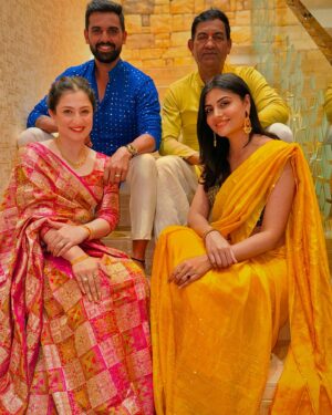Malti Chahar Instagram - No festival without family..🤗🤗🤗 

#happydiwali