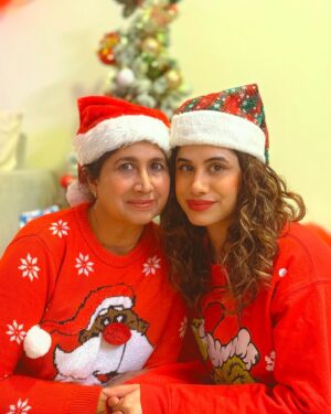 Malvika Sitlani Instagram - “Silent night?” Not with my family it isn’t 😂🥲🎄
