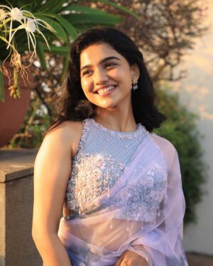 Mamitha Baiju Instagram - Glitters and shine...✨ 
.
Styled by @styyledbyjoe
@joe_elize_joy 
Outfit @t.and.msignature
Jewellery @m.o.dsignature
MUAH @jiyamakeupartistry
Hair stylist @mani_stylist_
Photography @varuun.jpg