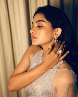 Mamitha Baiju Instagram - Glitters and shine...✨ 
.
Styled by @styyledbyjoe
@joe_elize_joy 
Outfit @t.and.msignature
Jewellery @m.o.dsignature
MUAH @jiyamakeupartistry
Hair stylist @mani_stylist_
Photography @varuun.jpg