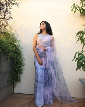 Mamitha Baiju Instagram - Glitters and shine...✨ 
.
Styled by @styyledbyjoe
@joe_elize_joy 
Outfit @t.and.msignature
Jewellery @m.o.dsignature
MUAH @jiyamakeupartistry
Hair stylist @mani_stylist_
Photography @varuun.jpg