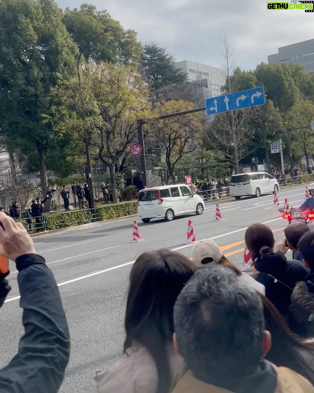 Manami Hashimoto - 7.3K Likes - 増上寺に初詣行ってきました😊
昨年娘の安産祈願、お宮参りもしてもらったのでお礼参りも兼ねて(^^)
偶然にも増上寺についた瞬間、箱根駅伝の一位の青学の方が通るところですごくいいタイミングに遭遇しました🏃♀️家でもテレビはついてたけど増上寺の前を走るのは知らなかった😂
縁起良さげ💓
そしておみくじも大吉で😍幸先いいスタートです♪
