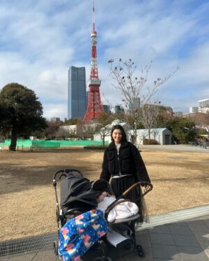Manami Hashimoto Instagram - 増上寺に初詣行ってきました😊
昨年娘の安産祈願、お宮参りもしてもらったのでお礼参りも兼ねて(^^)
偶然にも増上寺についた瞬間、箱根駅伝の一位の青学の方が通るところですごくいいタイミングに遭遇しました🏃‍♀️家でもテレビはついてたけど増上寺の前を走るのは知らなかった😂
縁起良さげ💓
そしておみくじも大吉で😍幸先いいスタートです♪