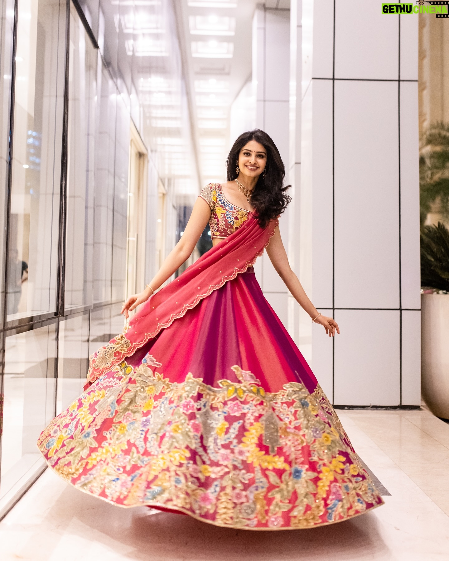 Manasa Varanasi - 29K Likes - Pink pre release 🦩
Wearing @aindhribymahitha
Jewelry @sheetalzaveribyvithaldas
@styledbysashi
@the_rz_swag
#prerelease #devakinandanavasudeva