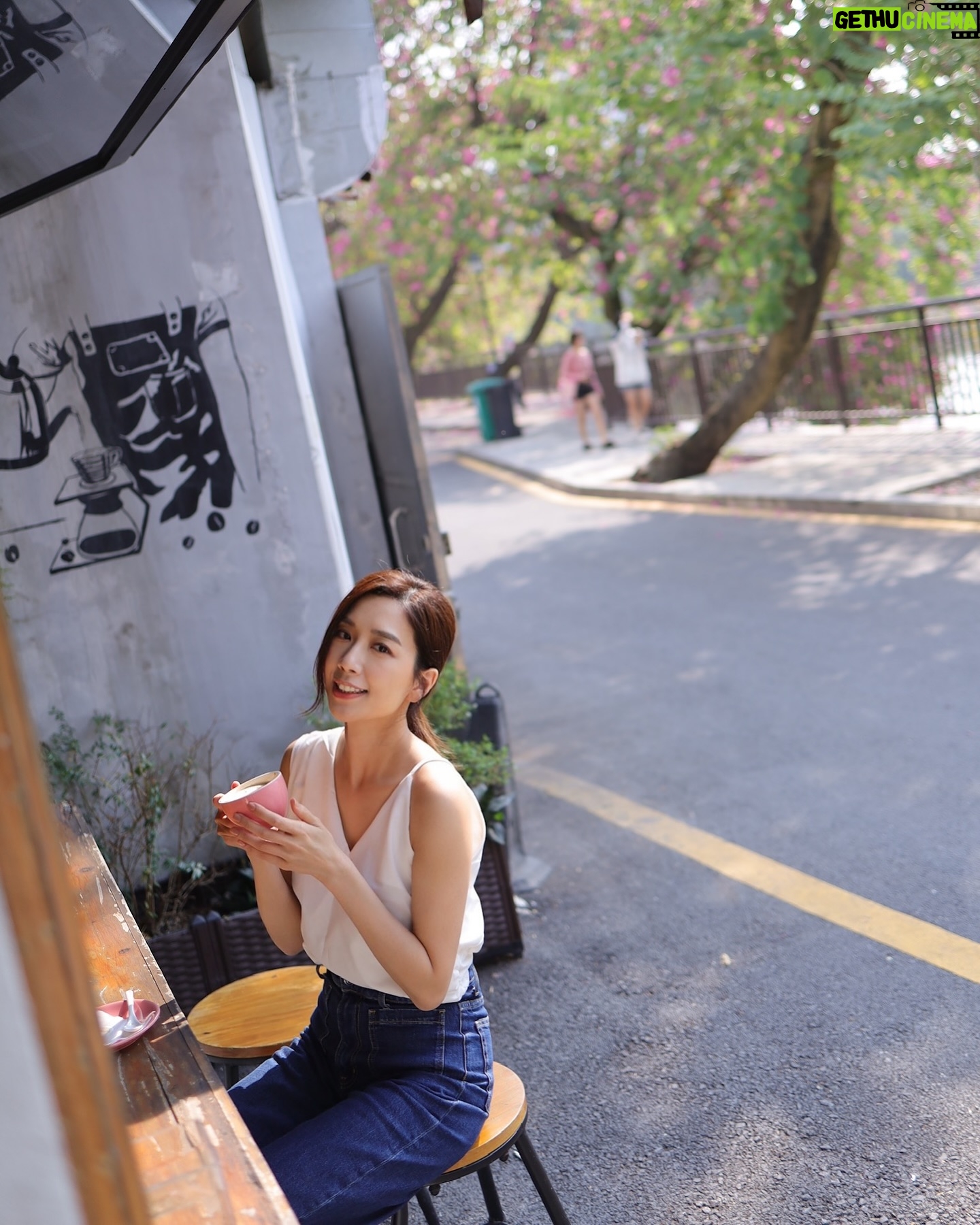 Mandy Wong - 10.7K Likes - 又嚟到一年中我最喜歡嘅月份,12月🫶🏻
充滿儀式感
總是瀰漫著一堆莫名其妙的浪漫氛圍🍁
#這個冬天不太冷
#唔知以為夏天影既相🫣
#lovedecember❤️