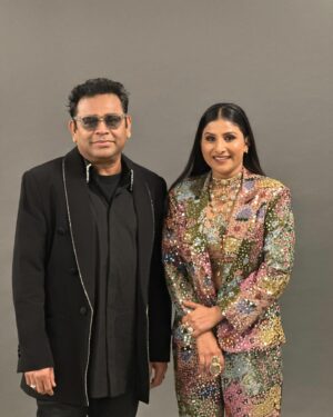 Mangli Instagram - My golden moment with the man himself! 
Such a humbling feeling for me to have met the legendary @arrahman sir🥹🙏🏻
It was such a great feeling to. have sung infront of you sir. Your aura is contagious and I can’t stop thanking the universe! 🙏🏻 ✨

Beautiful Jewelary by : @sheetalzaveribyvithaldas ❤️