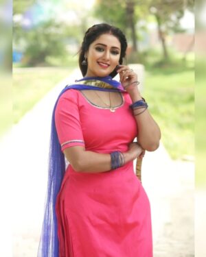Mani Bhattacharya Instagram - "Mein Aapni Favourite Hoon ❤️"

#trendingpost #picoftheday #pink #salwarsuits 
#bongbeauties #bonggirl #actress #manibhattachariya #manibhattacharya
