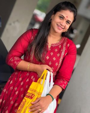 Manimegalai Instagram - நல்லவர்கள் அனைவருக்கும் இன்றைக்கும் என்றைக்கும் நல்ல நாளாகவே அமையட்டும் 🤗 HAPPY NEW YEAR 2025 🔥
Just Believe in God & Go ahead. Only good things will follow 💛

12 New Seasons 
365 New Episodes 
Lets make it Interesting 👍🎉
#happynewyear #2025 #newyear2025