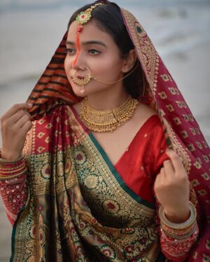 Manisha Rani Instagram - Hum Bihariyon ka pyaar hai Chhath puja.🙏🏻

Happy Chhath puja to Everyone 🤗

Makeover - @manisharani002 

Jewellery & Blouse - @the_adhya_designer 

Photography & Edit - @photo_freanzy