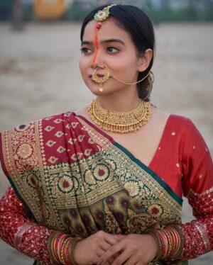 Manisha Rani Instagram - Hum Bihariyon ka pyaar hai Chhath puja.🙏🏻

Happy Chhath puja to Everyone 🤗

Makeover - @manisharani002 

Jewellery & Blouse - @the_adhya_designer 

Photography & Edit - @photo_freanzy