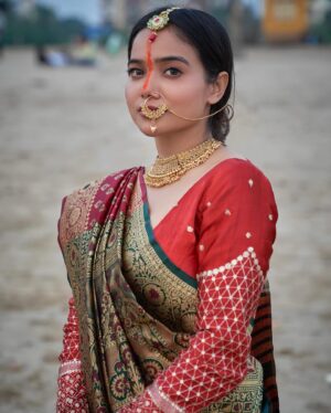 Manisha Rani Instagram - Hum Bihariyon ka pyaar hai Chhath puja.🙏🏻

Happy Chhath puja to Everyone 🤗

Makeover - @manisharani002 

Jewellery & Blouse - @the_adhya_designer 

Photography & Edit - @photo_freanzy
