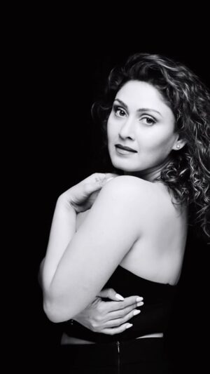 Manjari Fadnnis Instagram - 🖤🪄💫

Captured by 📸 @i__mfahim 
Styled by my dear friend @preetis25 

#photography #blackandwhite #video #blackandwhitephotography #reelitfeelit #feelitreelit #reels #magic #magical #manjarifadnis #manjarifadnnis #indianactress #indian #bollywood