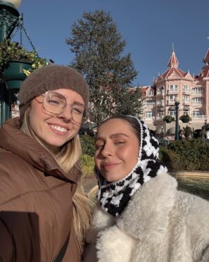 Manon Quadratus Instagram - Sister trip are the best 🤎 
L‘’année dernière on avait fait Venise et cette année Disney 😍

#sisters #sisterlove #ootd #ootdfashion #selfie #disney #look #lookoftheday