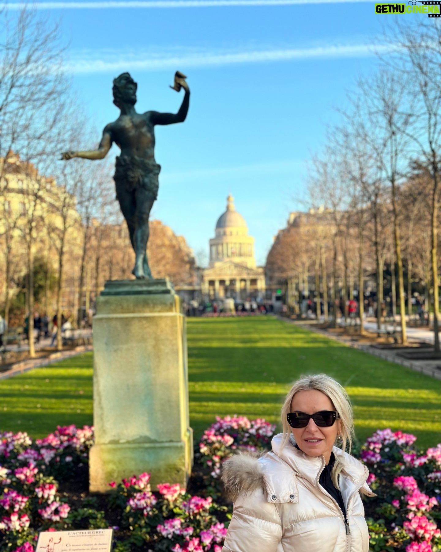 Maria Bekatorou - 10.3K Likes - La vie est belle à Paris…
La vie est belle à Reims… #noël #paris #reims #joyeuxvoyageurs #parisjetaime #lavieestbelle #lavieenrose