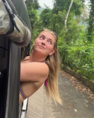 Marije Zuurveld Instagram - Hoe is het weer daar in nl? 🌺