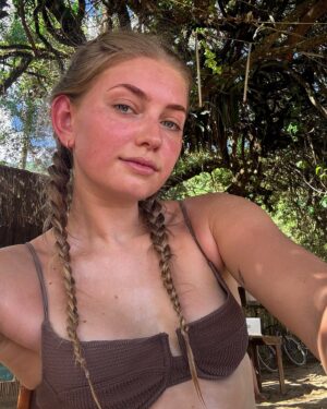 Marije Zuurveld Instagram - She’s an ✨Island Gyal✨