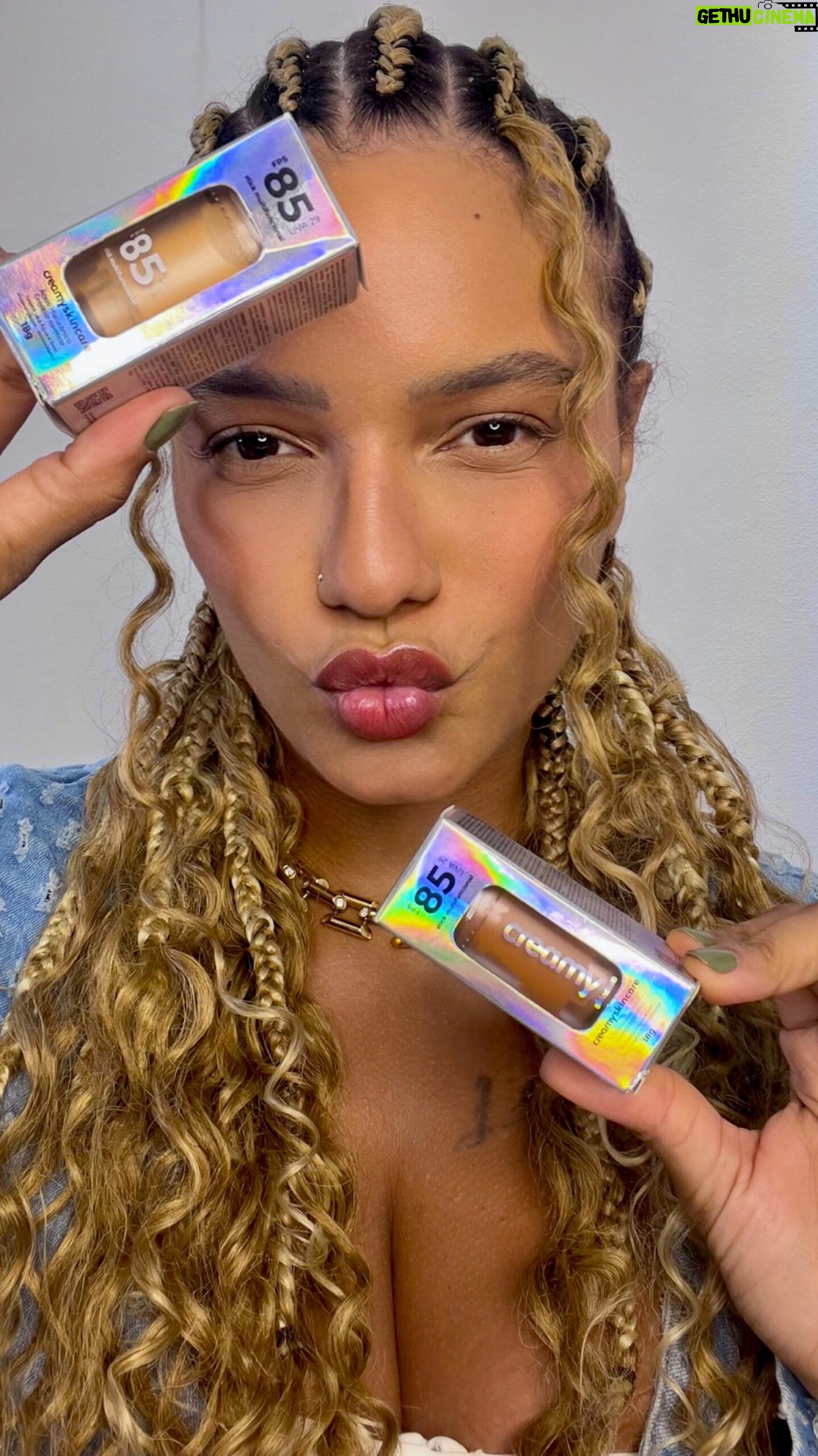 Marina Gregory - 675 Likes - Praticidade, proteção e hidratação em um só produto! O Stick Multifuncional da @creamyskincare é a solução perfeita para sua rotina de cuidados com a pele: FPS 85, cobertura média com cor e efeito glow sem oleosidade. Sua pele protegida, radiante e saudável todos os dias. 🧡
Cupom liberado pra vocês: MARINAVGREGORY