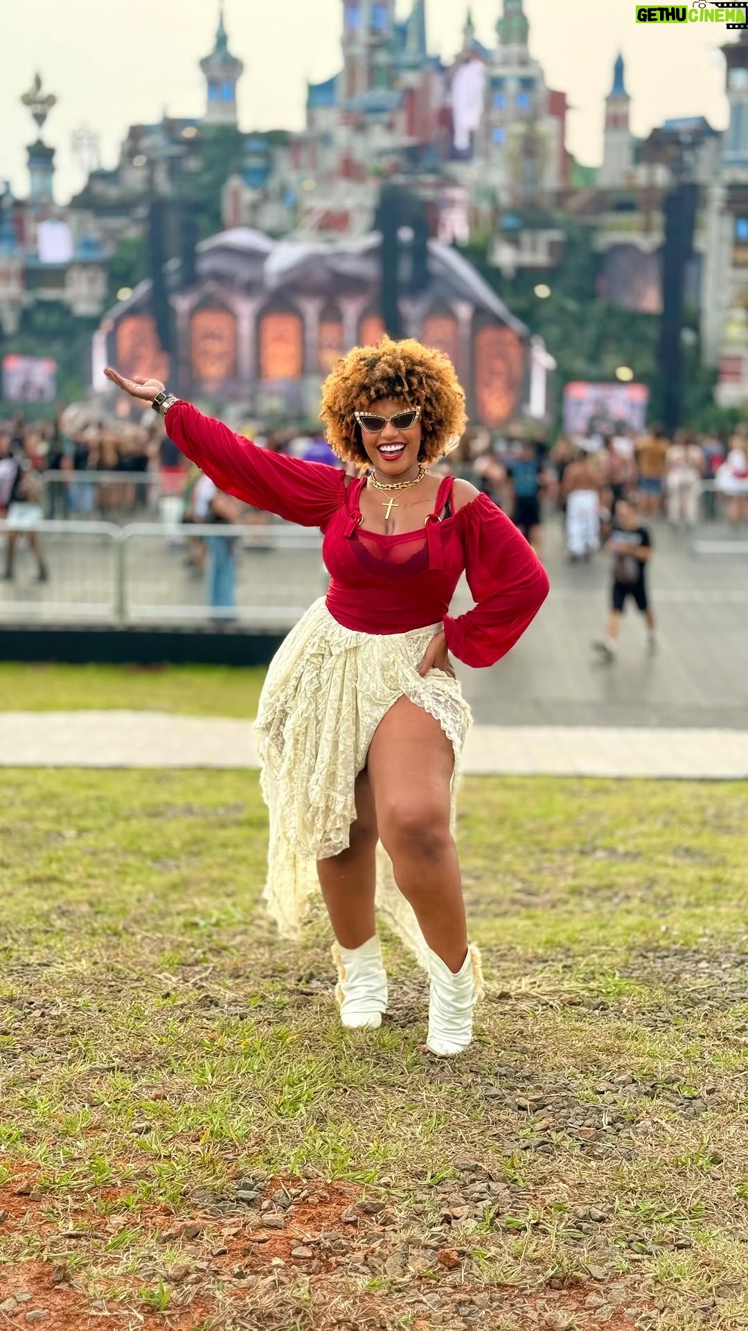 Marina Gregory - 750 Likes - O que foi esse Tomorrowland meu povo do amanhã?! A @budweiser_br fez história mais uma vez, foi realmente inesquecível! E eu trouxe aqui um pouquinho de tudo que vivi no primeiro Tomorrowland Brasil com Bud! Que sonho curtir esse momento com Bud, a cerveja oficial dos fãs do Tomorrowland Brasil! Foi ÉPICO! ❤
#BudNoTML
#BebaComModeração #Publi