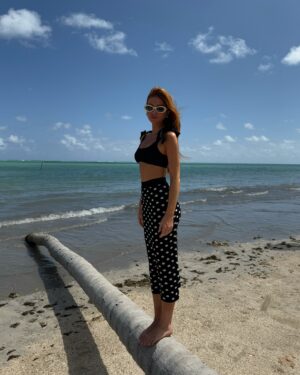 Marina Ruy Barbosa Instagram - dizem por aí que foto de biquíni engaja 
some of me @shopginger 🌞